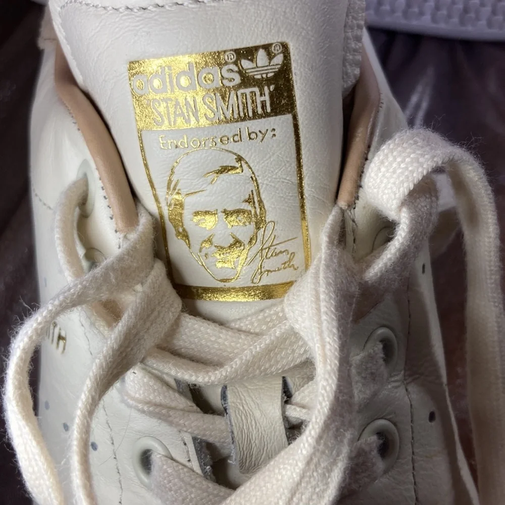 ADIDAS cream colored leather tennis‎ “Stan Smith” shoes. Size 8 us. Box7